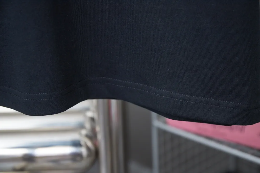 🅿️200 Chrome Hearte 25SS early spring new model, denim printed hot rhinestone short sleeves, light luxury, essential item for daily commuting for men and women, correct version, welcome to compare, detailed features · 280g 100% pure cotton double yarn jersey fabric · Custom dyed in the same cylinder, special thickened 32 pieces double-strand 1X1 thread · Denim laser burnt Chrome heart pattern ➕ Imported Australian diamonds · Double needle stitching and cross-stitch technology · Original main mark, washed tag, brand moisture-proof paper packaging Color: black/white Size: S/M/L/XL